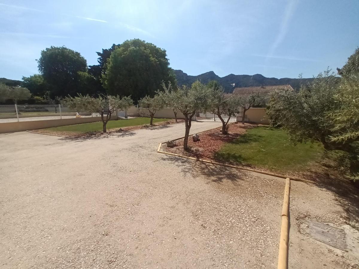 Le Jardin Des Tourterelles Villa Robion en Luberon ภายนอก รูปภาพ
