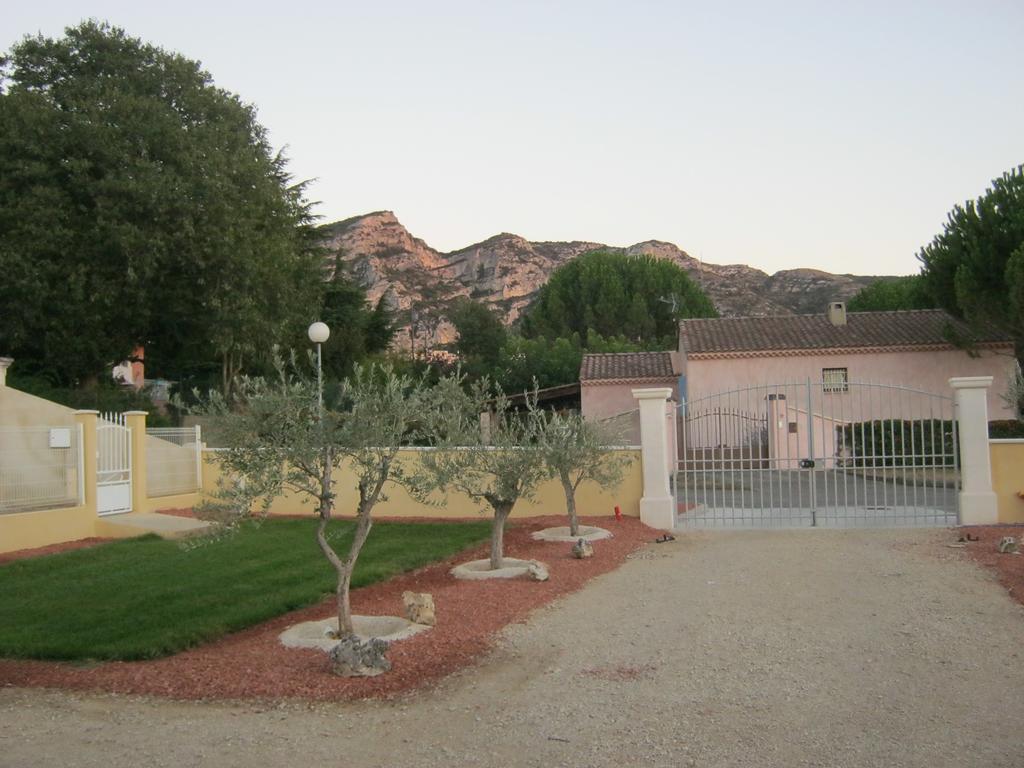 Le Jardin Des Tourterelles Villa Robion en Luberon ภายนอก รูปภาพ