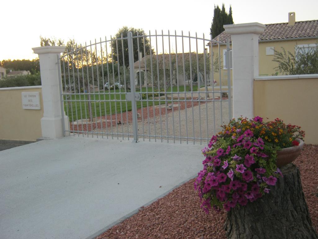 Le Jardin Des Tourterelles Villa Robion en Luberon ภายนอก รูปภาพ